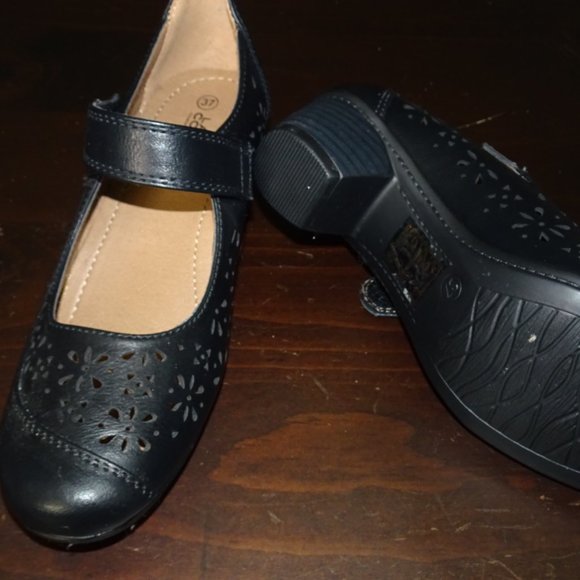 Lady Comfort Shoes - Picture 3 of 3